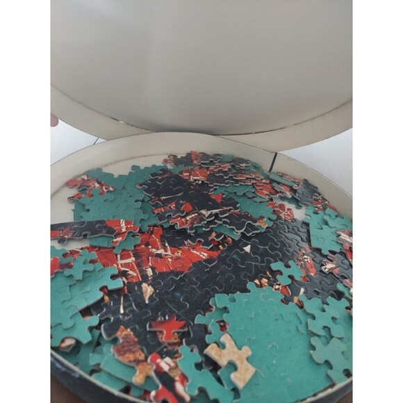 Vintage Collectible 1973  Springbok Trooping the Colour Circular Jigsaw Puzzle - Picture 9 of 11